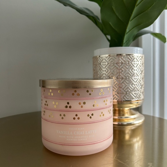 Bath and Body Works Vanilla Chai Latte Pink and Gold 3-Wick Candles, Set of 2 - Picture 5 of 5
